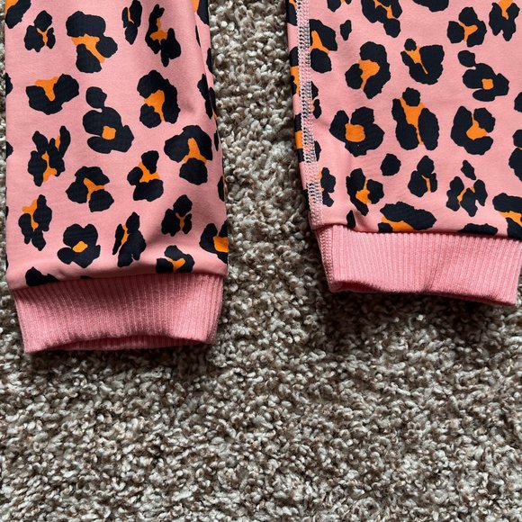 Two-Piece Activewear Set - Picture 4 of 8